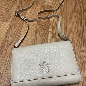 Tory Burch Bombe Flat Wallet Crossbody